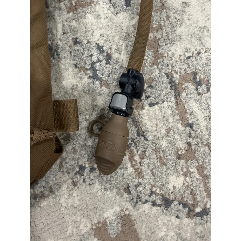 Eagle Industries USMC‎ Hydration Carrier Coyote Brown 8465-01-600-7882 CamelBak